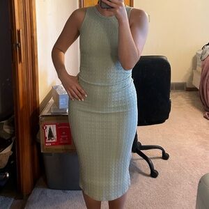 Fitted light green dress, comfortable material